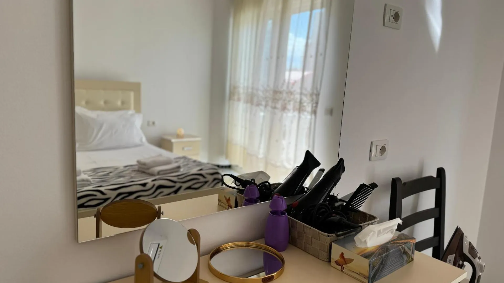 Light Apartment Sarande 0*,