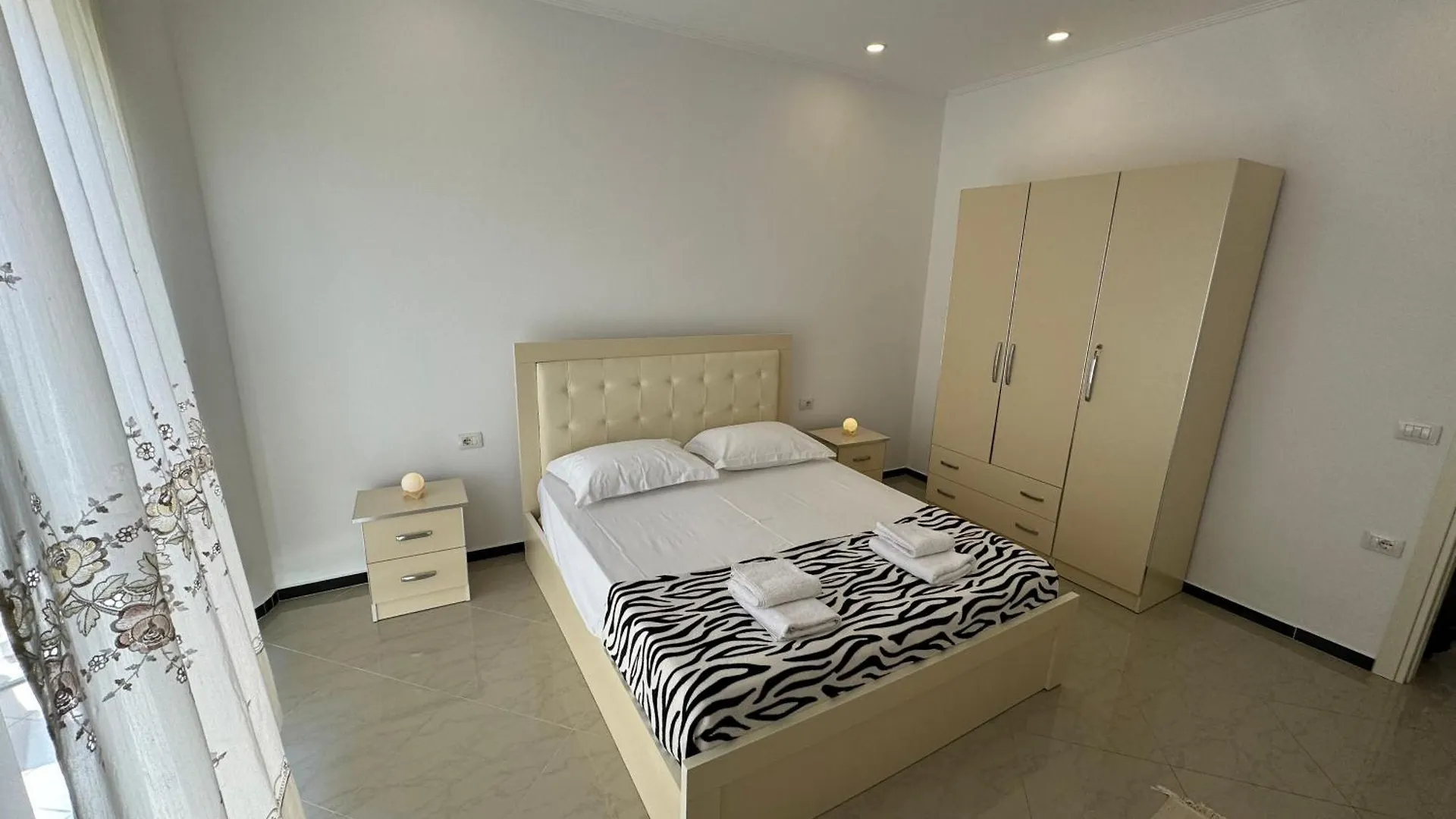 Light Apartment Sarande 0*,  Albania