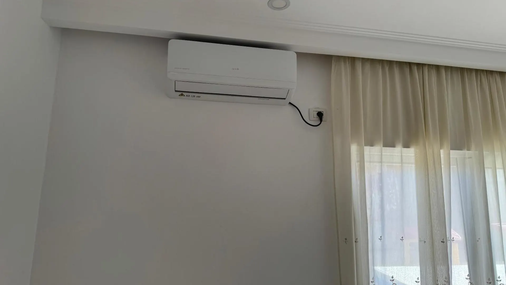 Light Apartment Saranda Albania